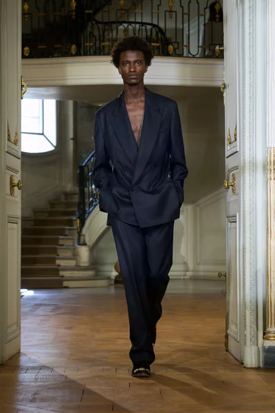 Look 18